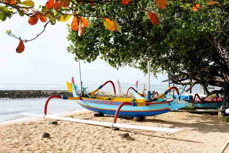 Is june a good time to go to bali traditional boat on the beach in Sanur